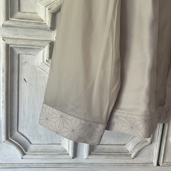 NWT Disney Parks Official Epcot Spaceship Earth Anniversary Jacket Size Large - Picture 5 of 8